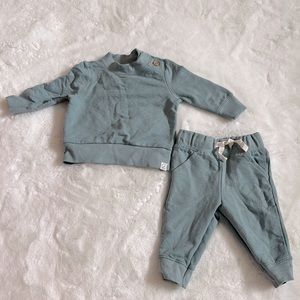 2 piece sweatsuit size 3-6M neutral baby